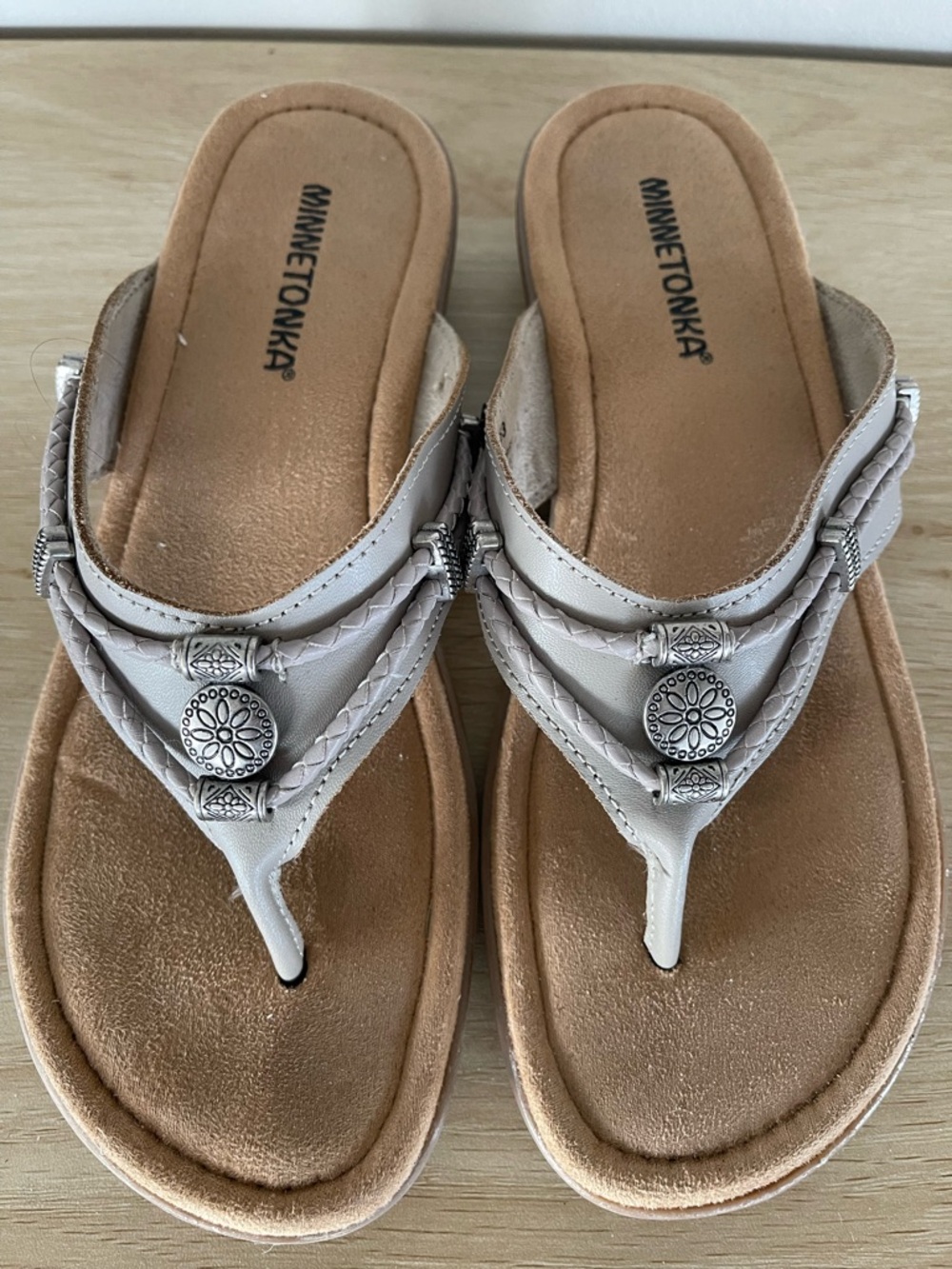 Minnetonka Silverthorne 360 Southwestern Thong Sandals Womens size 8M